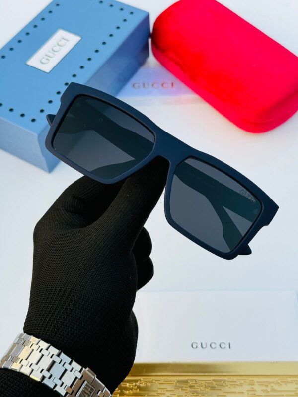 Gucci Unisex Sunglasses - Image 4