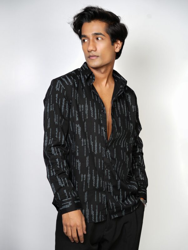 BLACK SLEEK PRINT REGULAR FIT SHIRT - Image 4